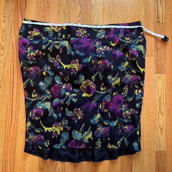 Vintage Torrid Size 26 4xl Black Purple Patterned Ruffle Pencil Skirt - Picture 1 of 6